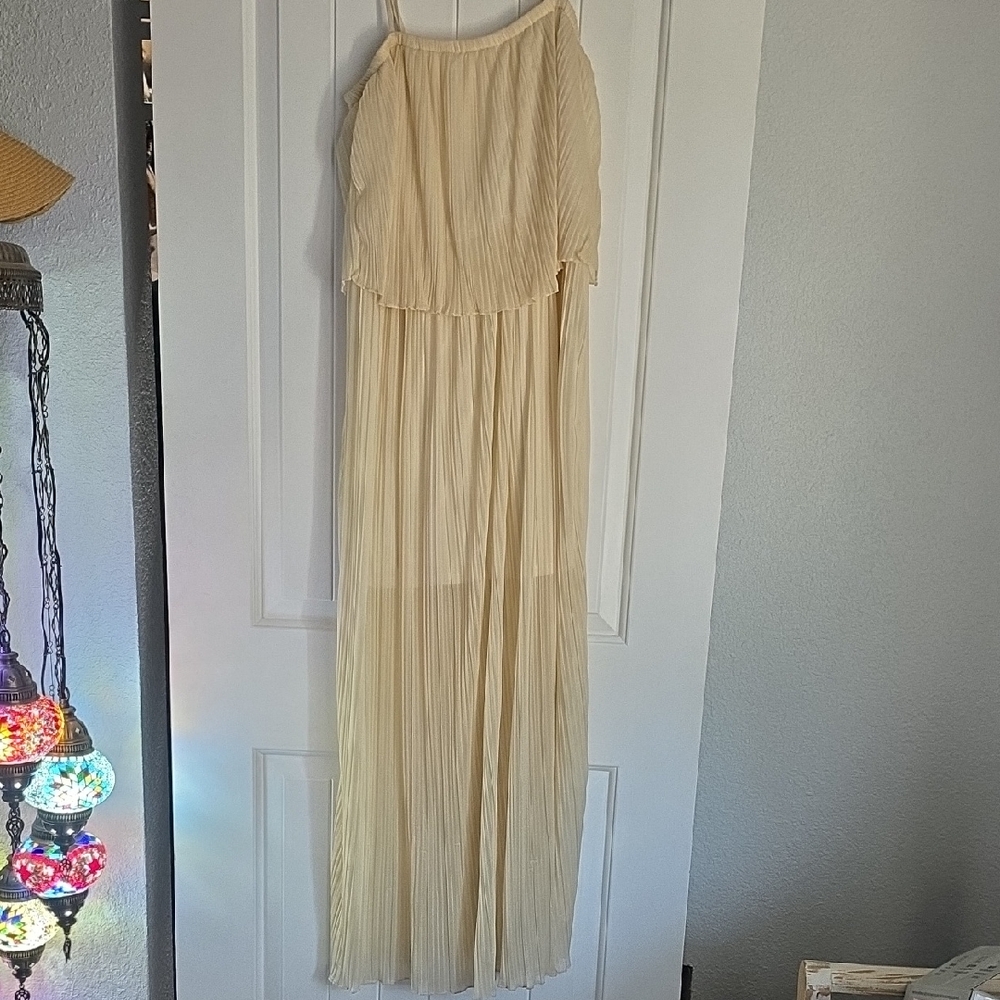 Chic Cream Pleated Maxi Dress
